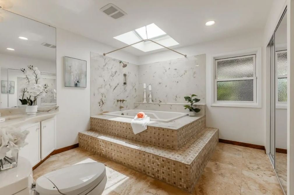 La Casa San Ramon bathroom before the EPRE renovation