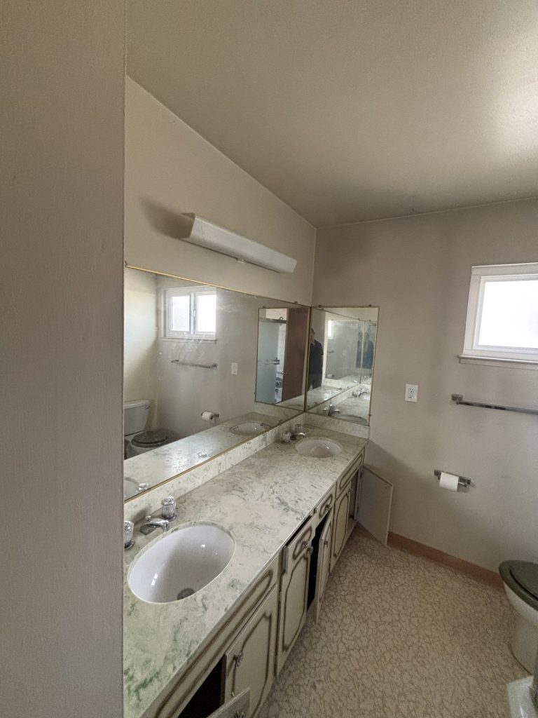 South Park Victoria Drive bathroom before the EPRE renovation